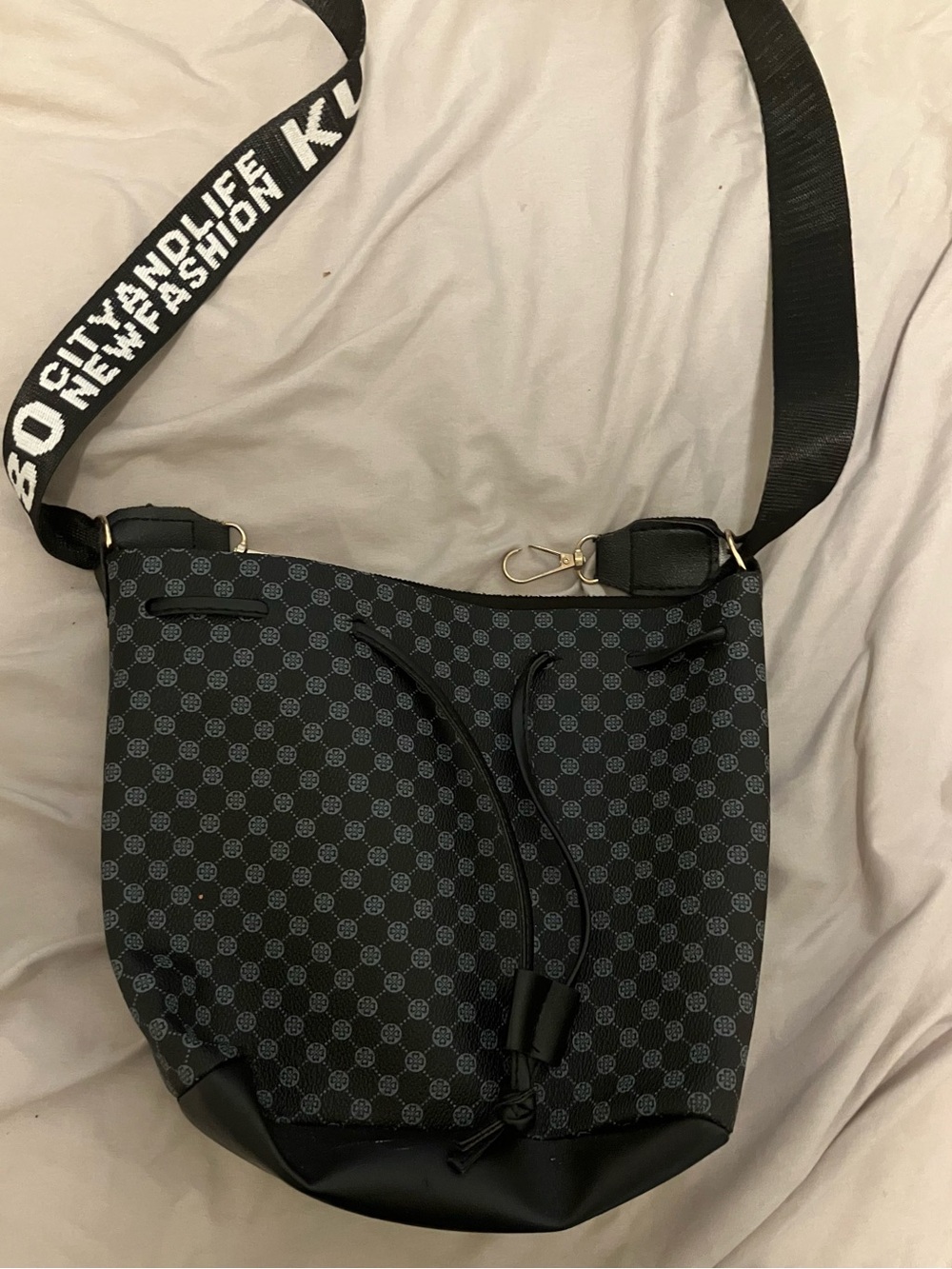 Women’s Temu Bucket Bag !Accepting Offers/Bundle Deals!